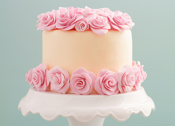 Decorate a Cake - Cake with sugar roses