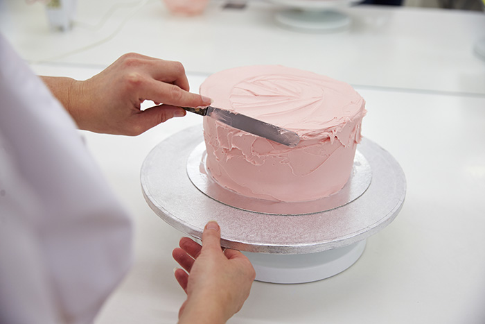 Decorate-a-Cake-Icing-a-Cake