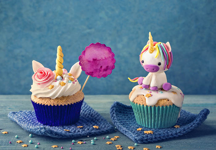 Unicorn cupcake tutorial - baby unicorn and flower horn cupcake