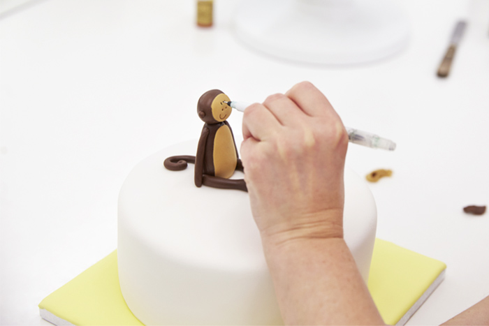 stress-free-cake-decorating-enough-time-to-create-figurines