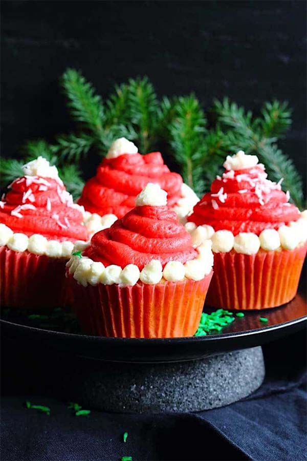 11 Christmas Cupcake Tutorials for Your Christmas Day Celebrations - Santa-Claus-Hat4